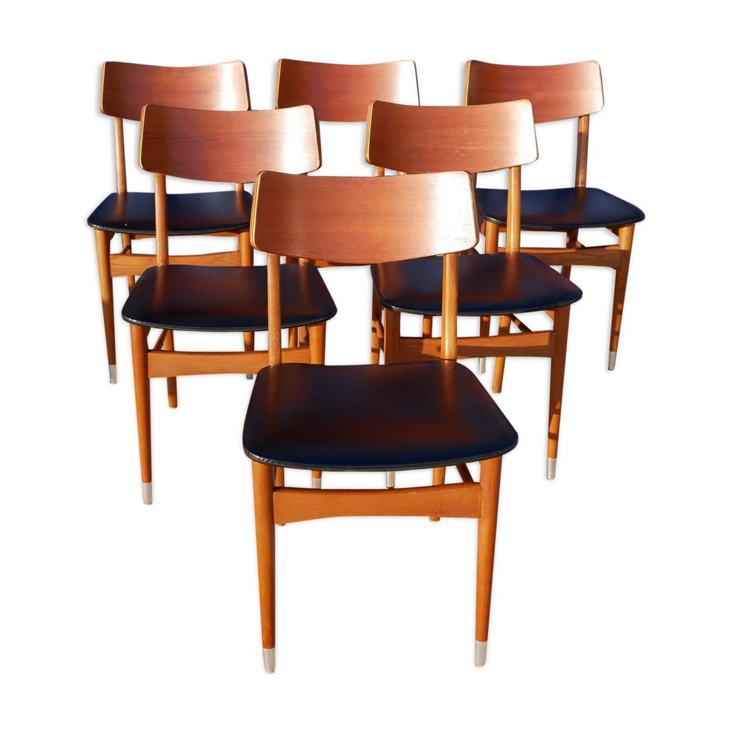 6 scandinavian chairs in wood and black leather