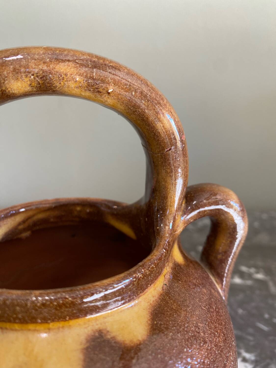 Cruche ancienne en terre cuite vernissée