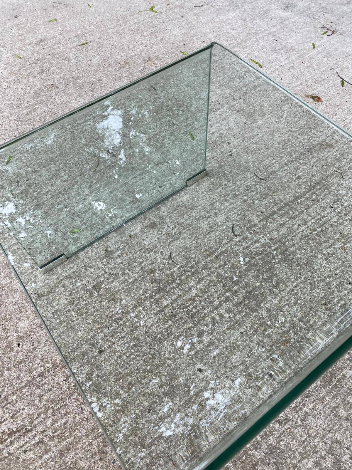 Vintage Italian coffee table with curved glass from the 1980s.