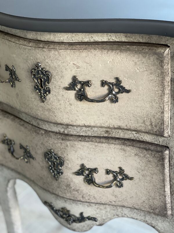 Commode galbée style