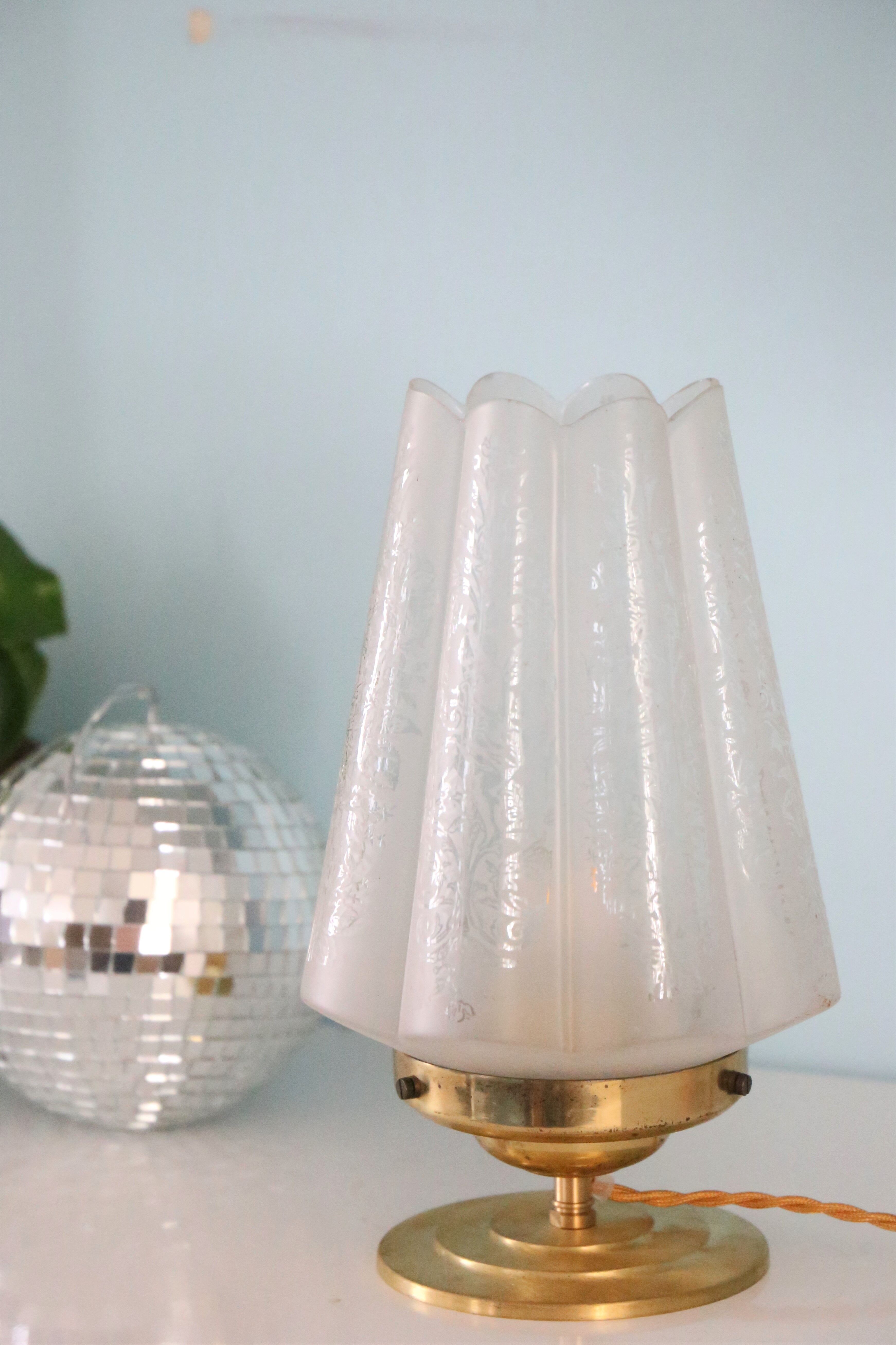 Table lamp, open corolla globe, vintage