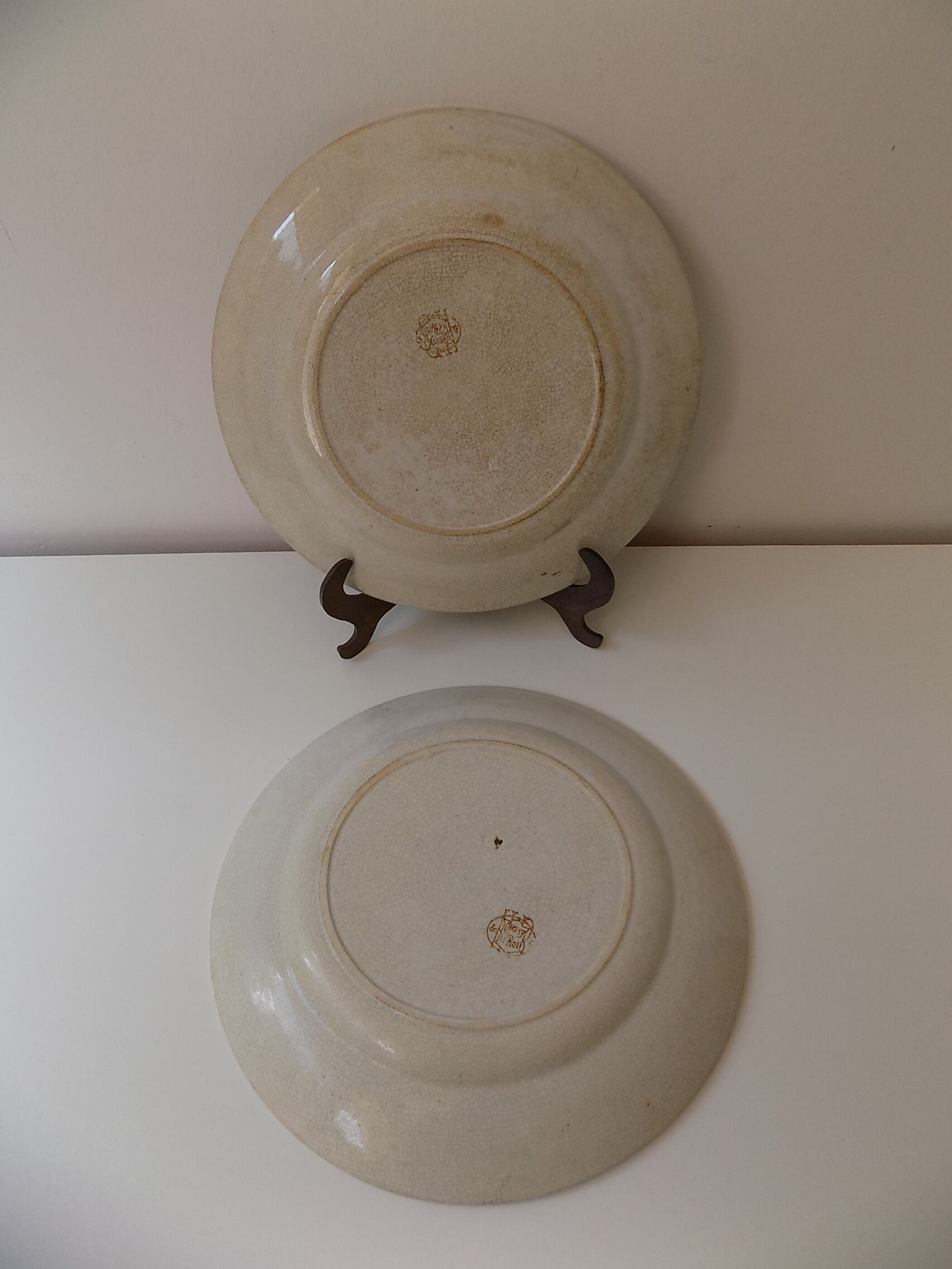 2 assiettes fleuris faïence Choisy le roi