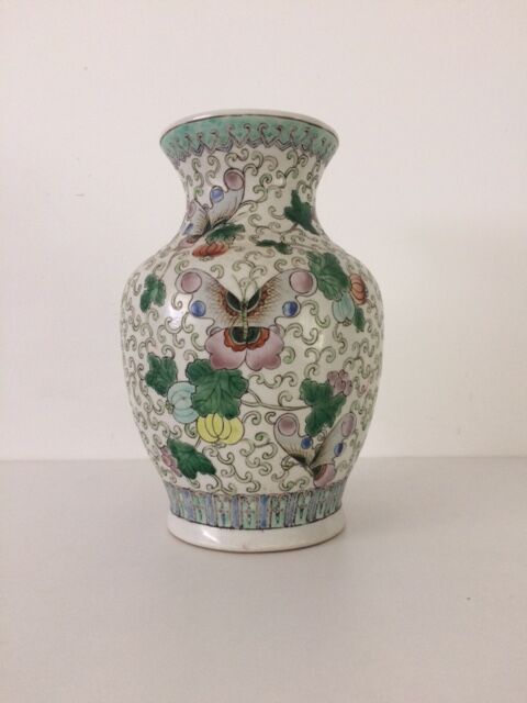 Porcelain vase from China, mid-20th century