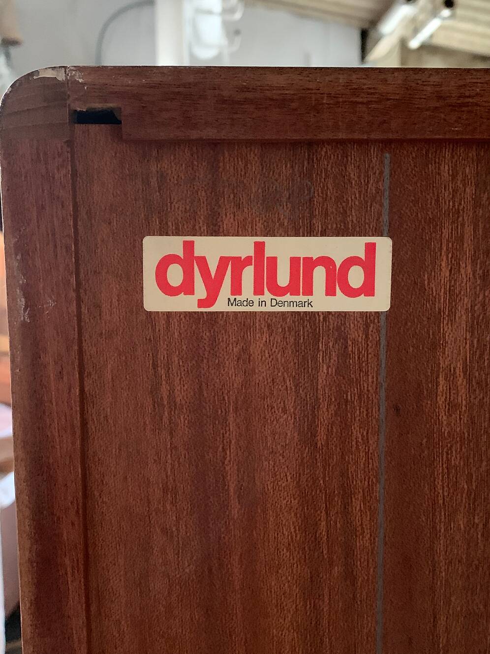Armoire à rideau scandinave en teck vintage