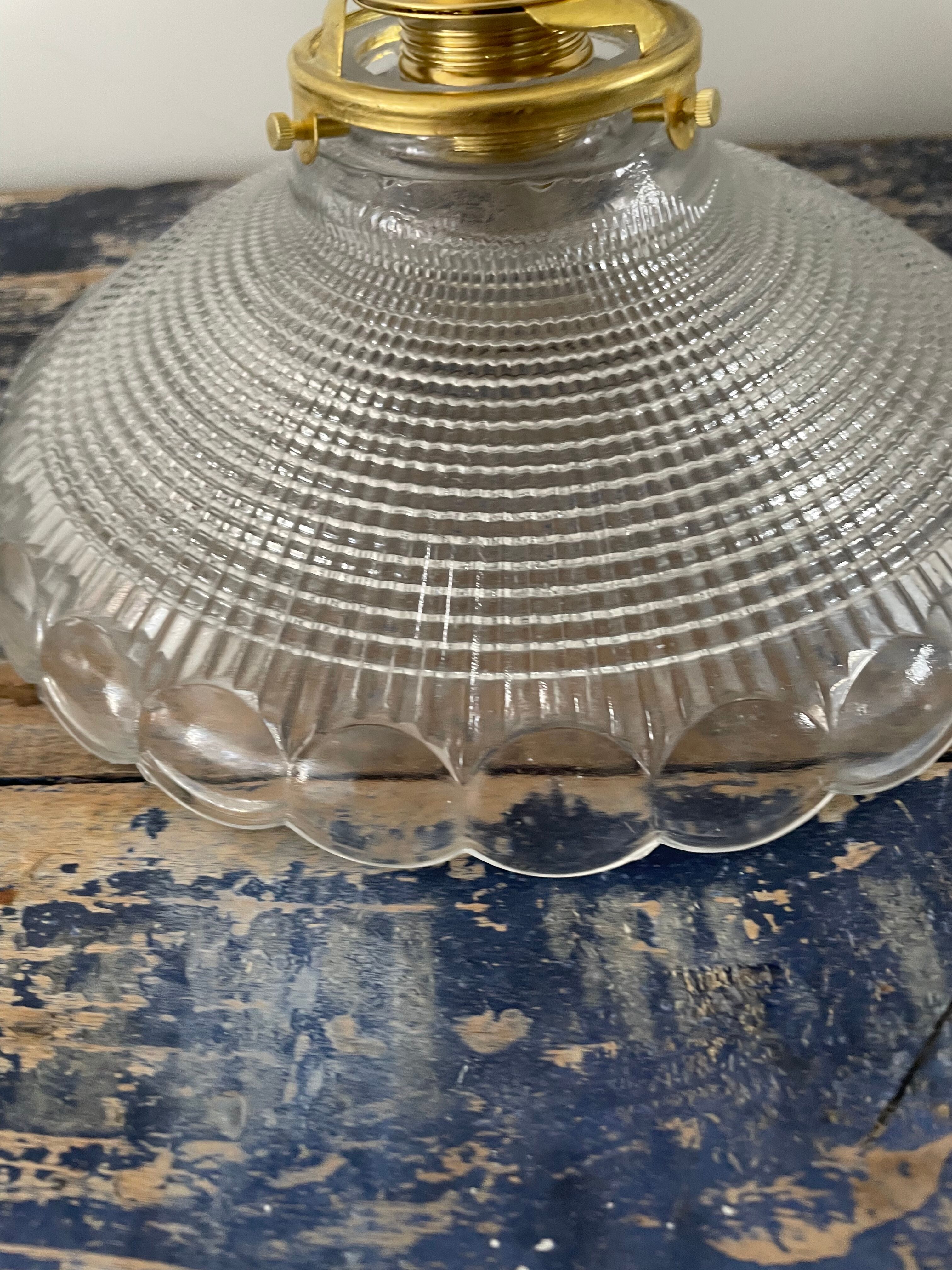 Applique vintage en verre ciselé électrifiée à neuf