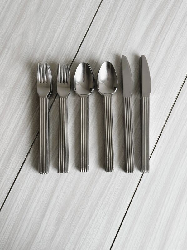 Set de 18 couverts IKEA made in Korea