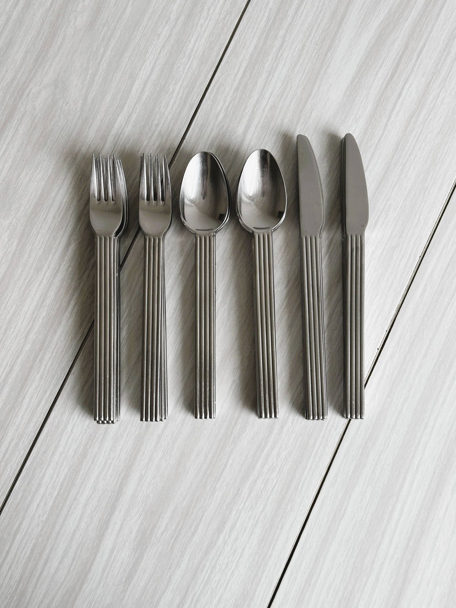Set de 18 couverts IKEA made in Korea
