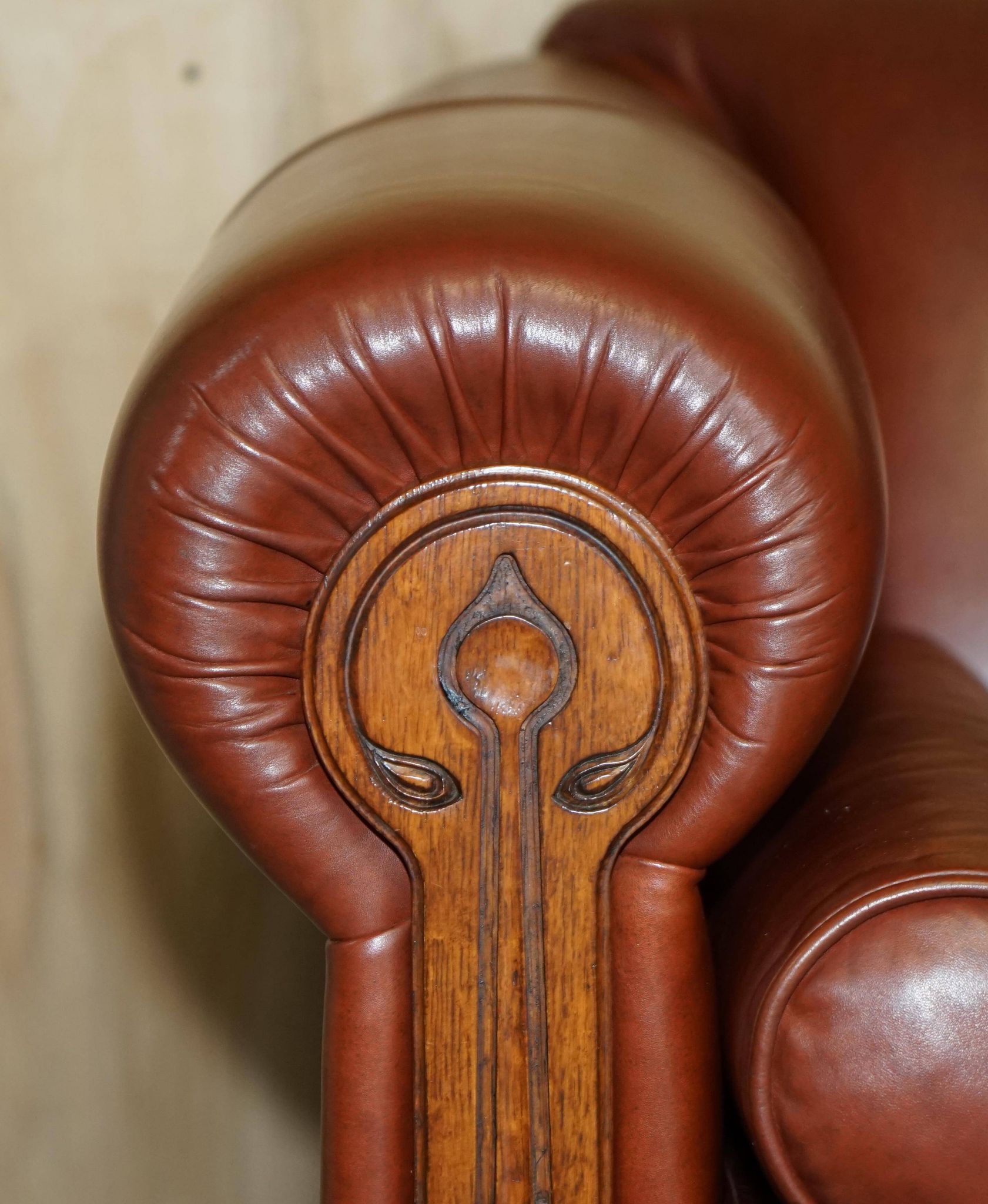 Vintage leather canapé in Art Nouveau style