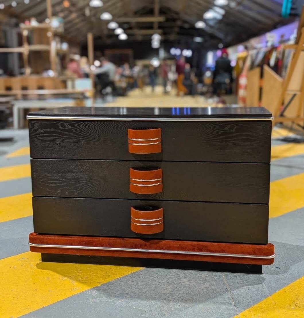 Vintage chest of drawers