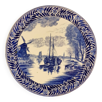 Decorative plate in Delft earthenware
