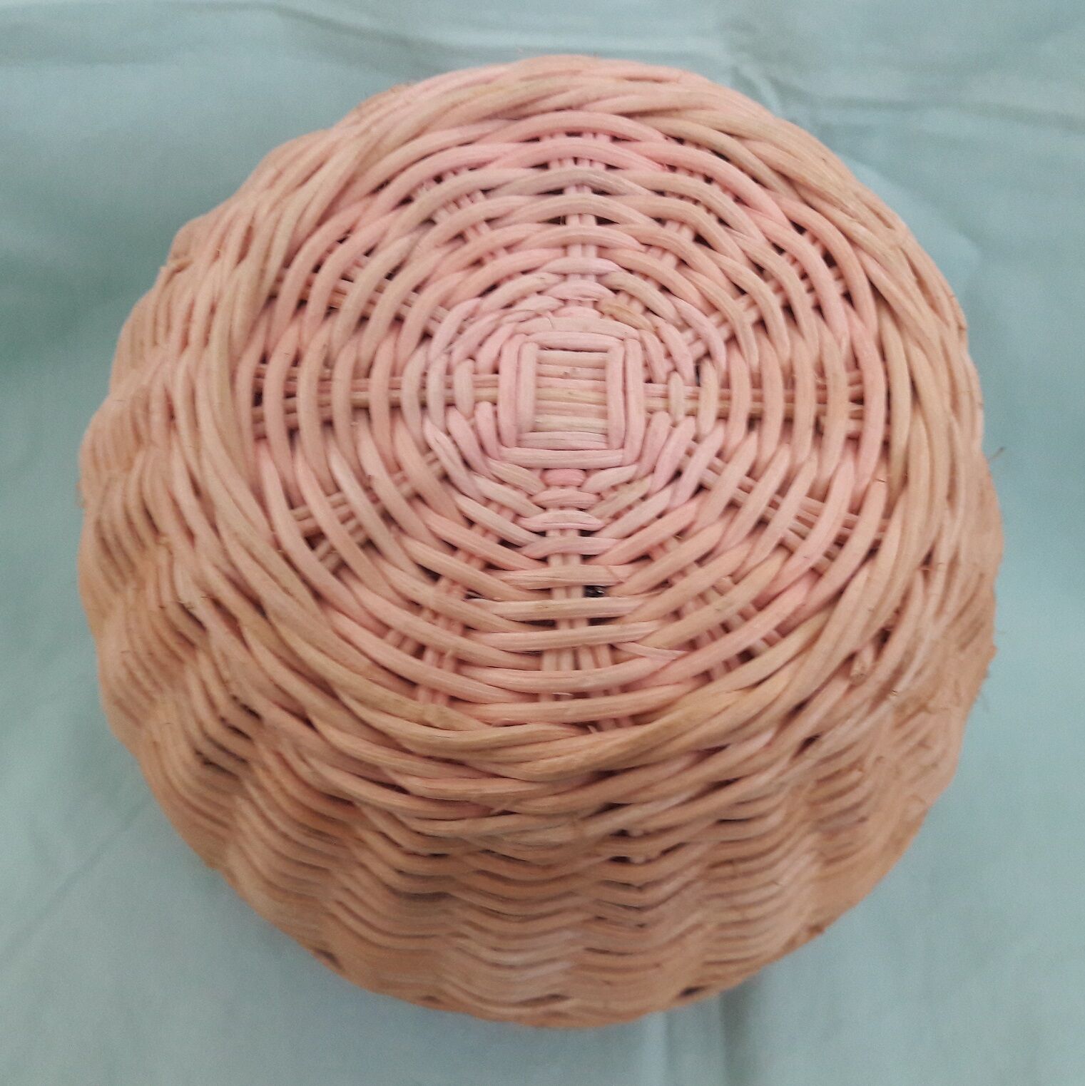 Wicker apple box