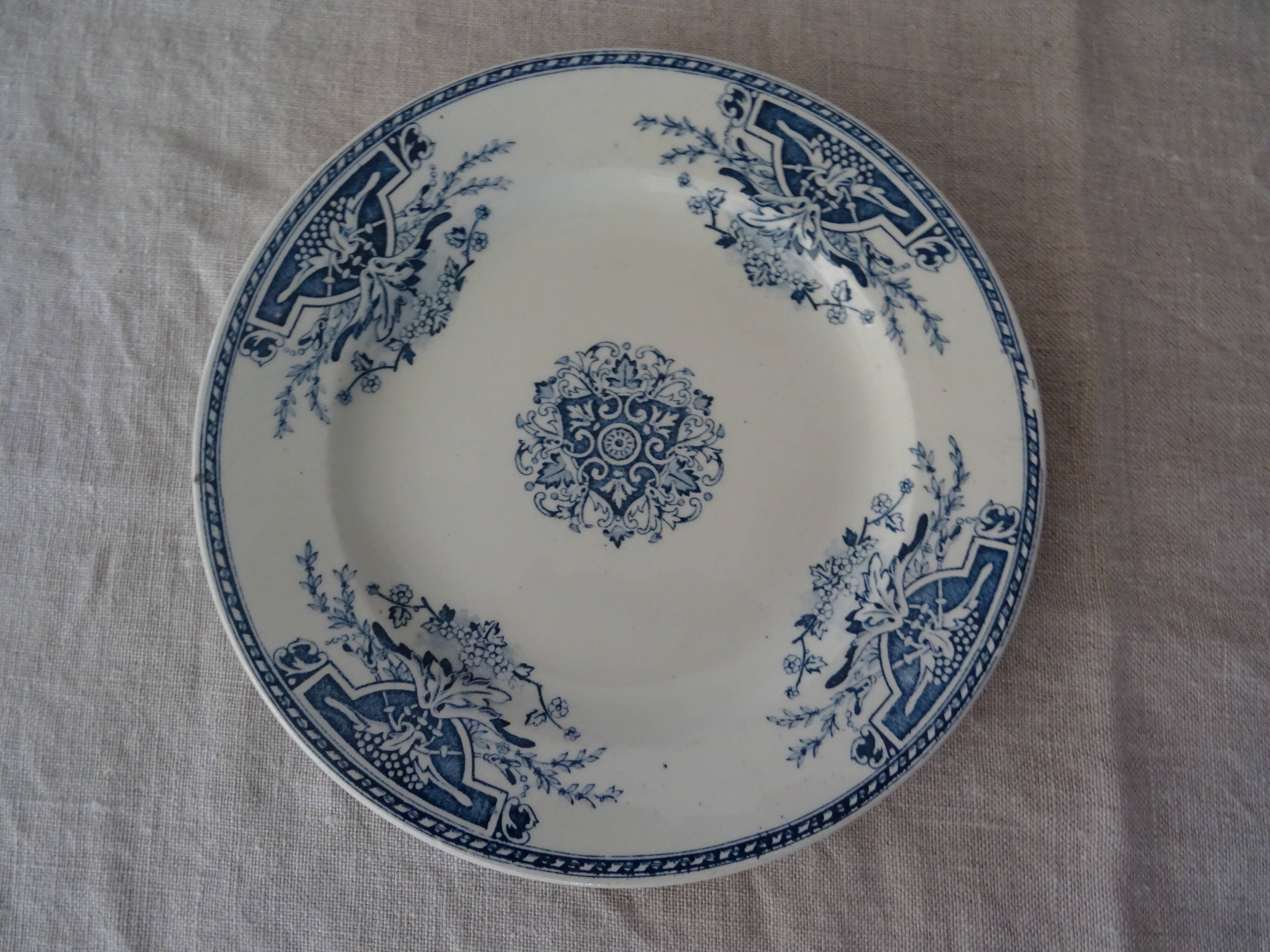 Flat plate Terre De Fer L G Sarreguemines ? blue décor
