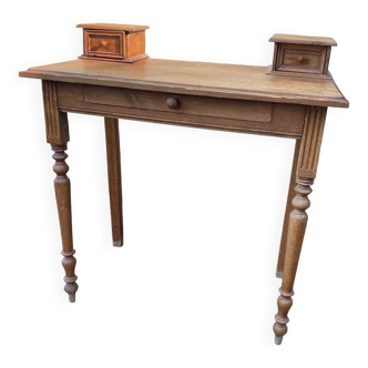 Writing table