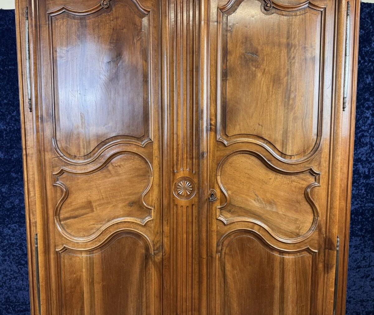 Transition period Louis XV - Louis XVI walnut wardrobe circa 1780