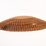 Coupe en bois scarifié en forme de pirogue