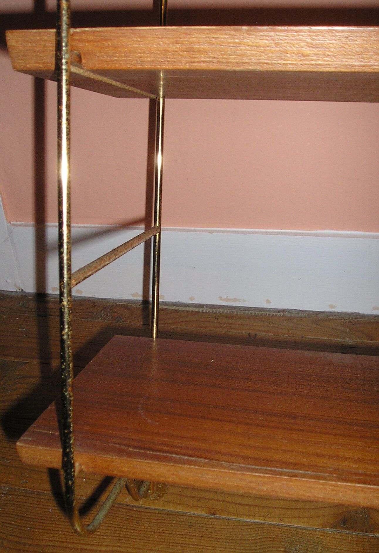 Etagère murale string bois-métal doré Nisse Strinning