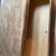 Commode en bois brut