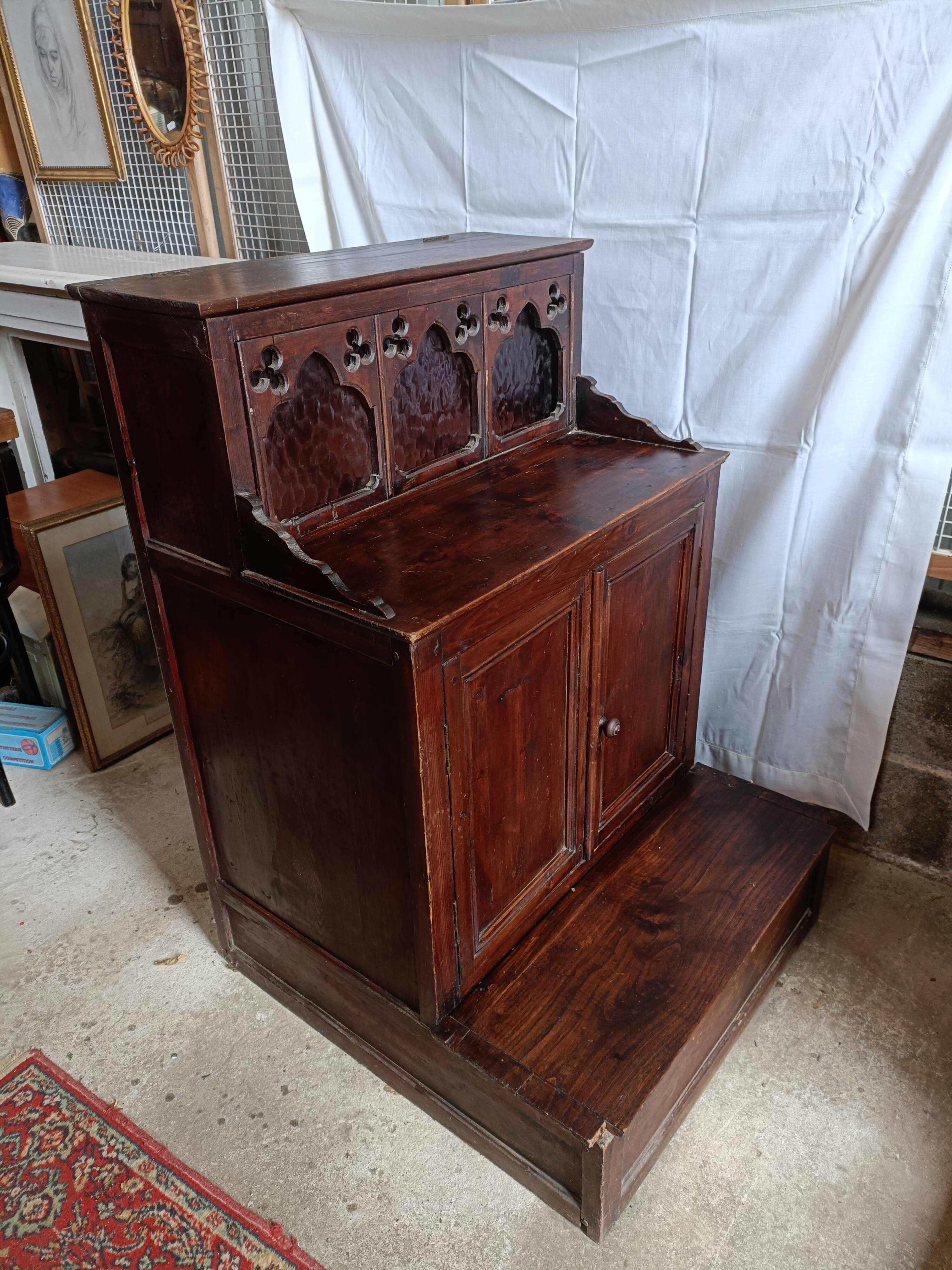 Mass furniture, pray to God