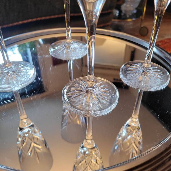 Flûtes en cristal taillé à pied étoilé. Années 60Flûtes en cristal