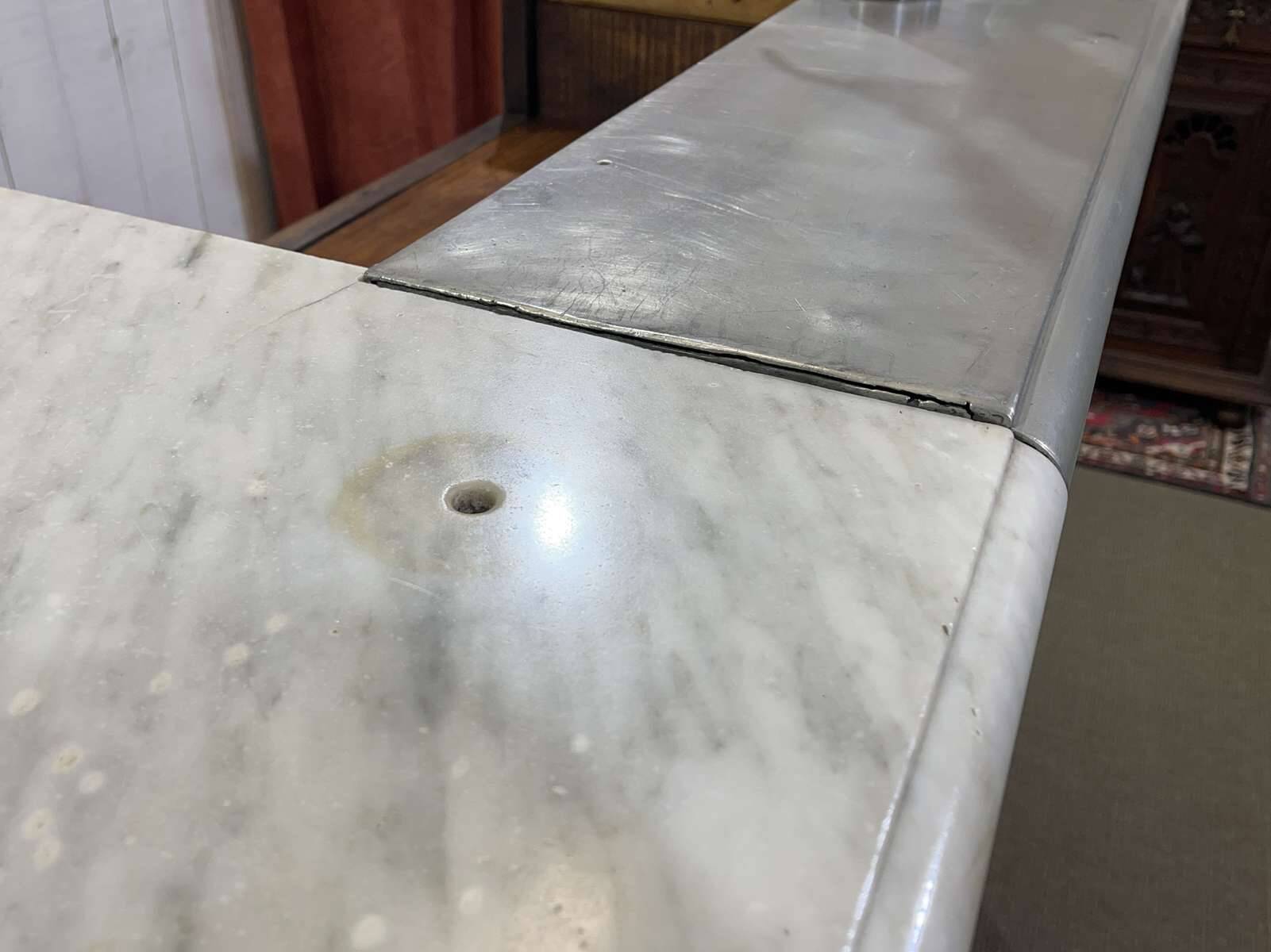 Bar counter in oak, zinc, and white marble from the early 20th century.