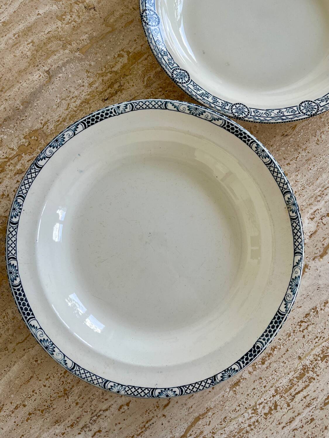 Duo of iron earth dishes