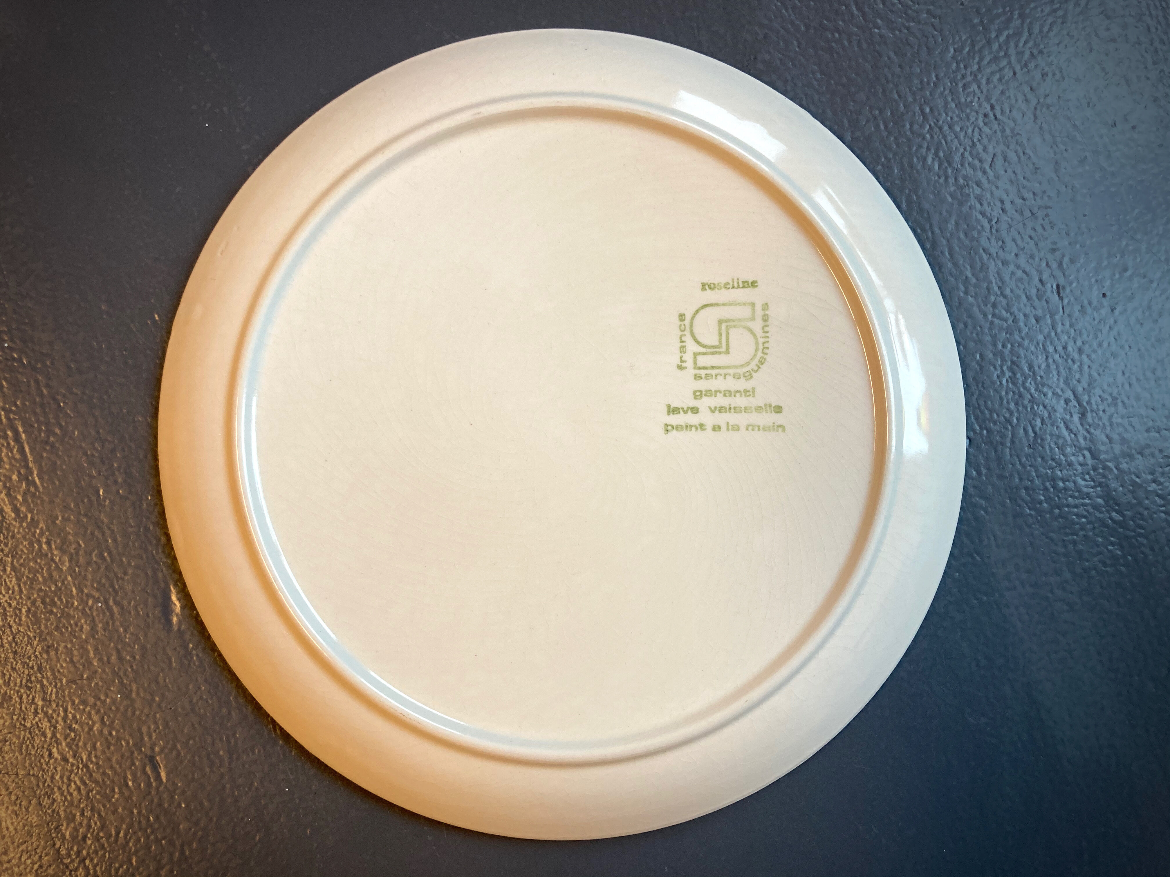 Seven vintage flower power plates