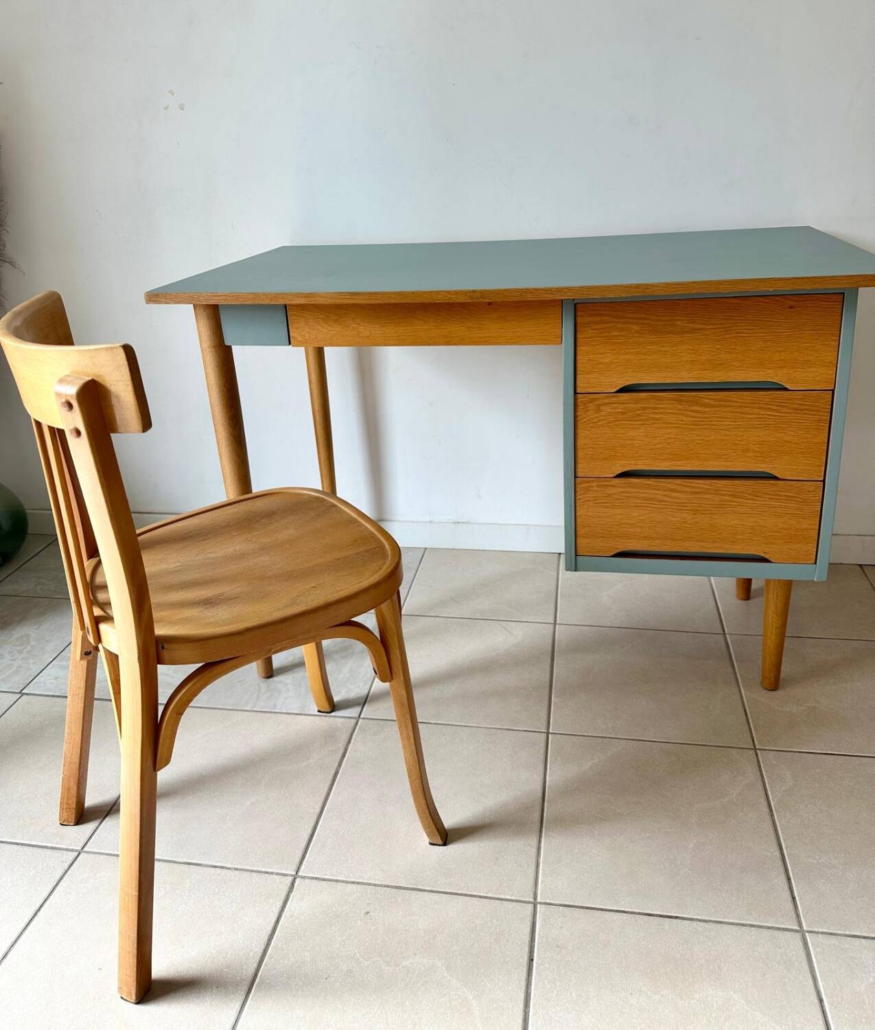 Scandinavian desk with its Baumann chair