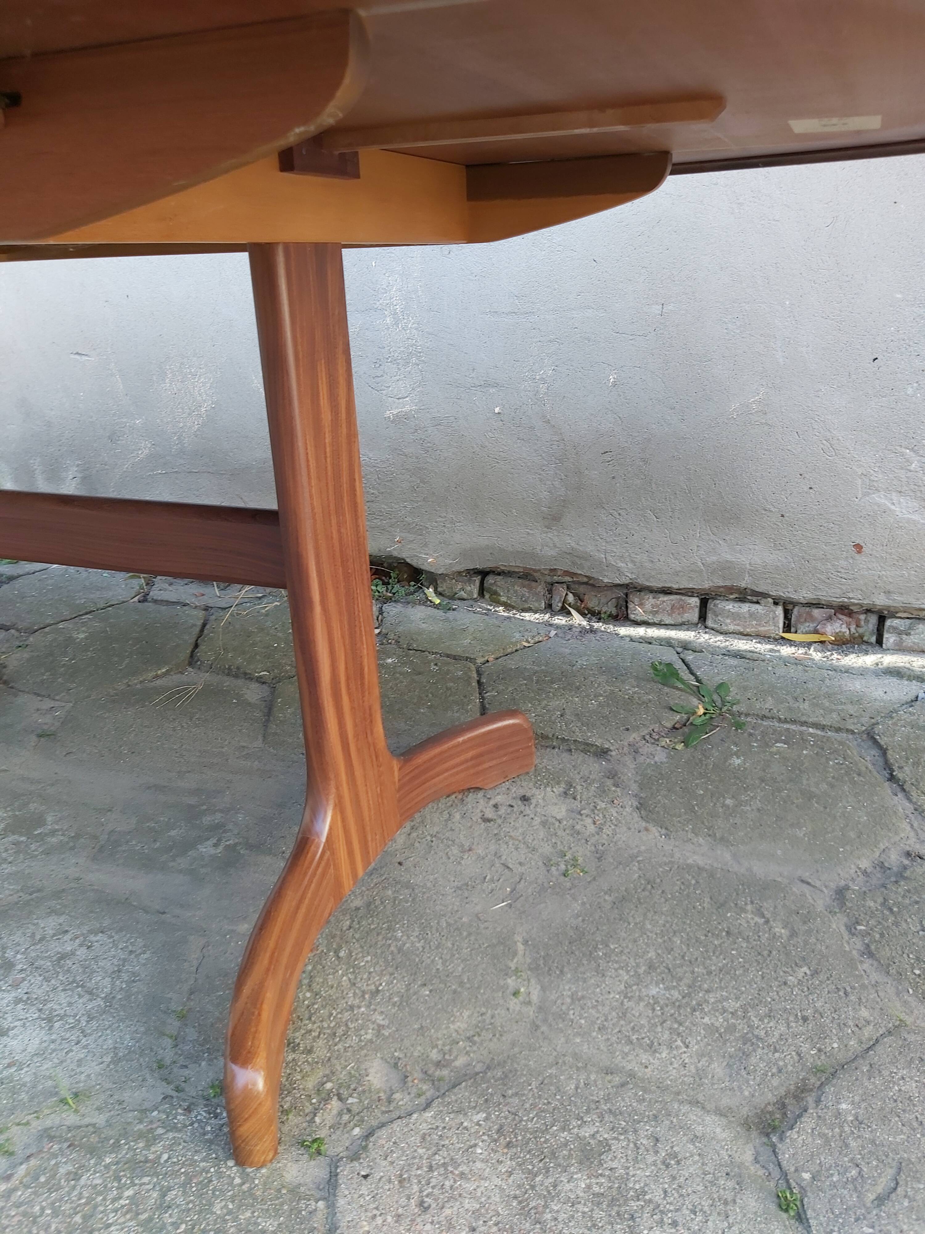 Extendable table, designed by V. Wilkins, G-Plan, Great Britain, 1960s.