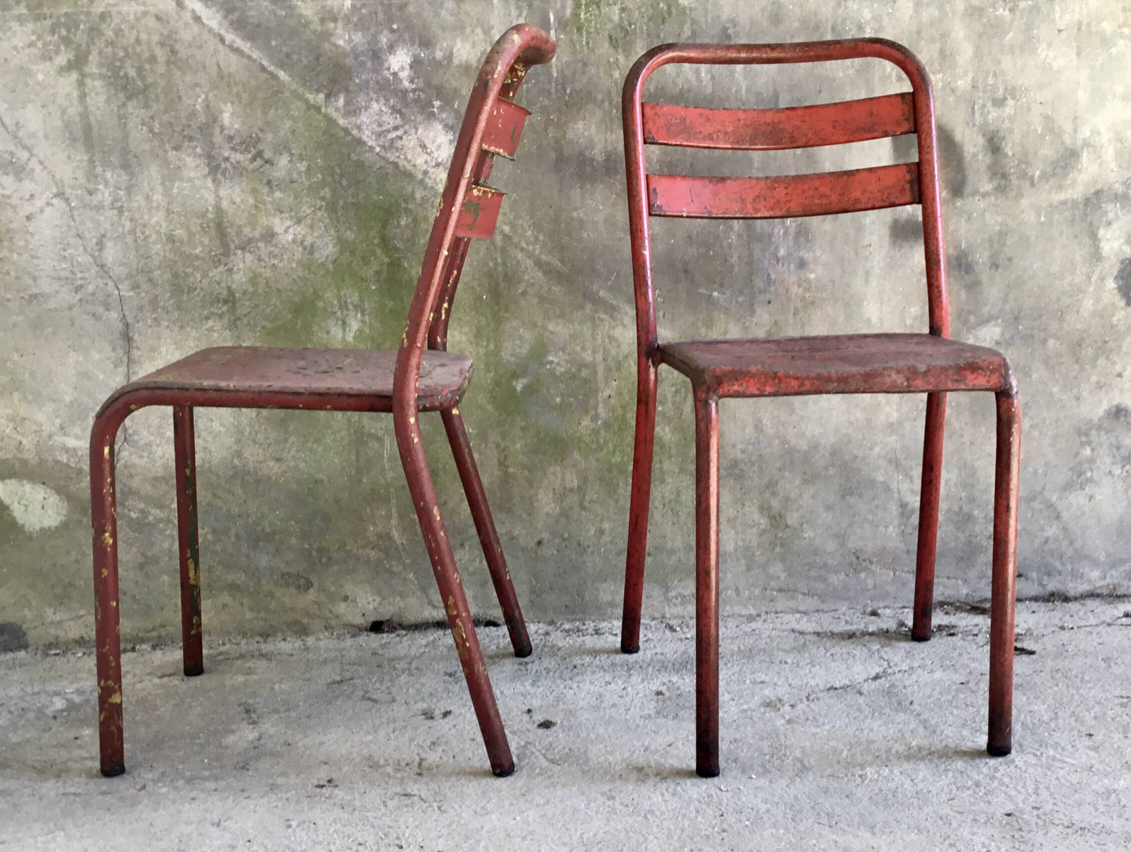 Paire de chaises tolix T2 rouge - assise pleine - 1950