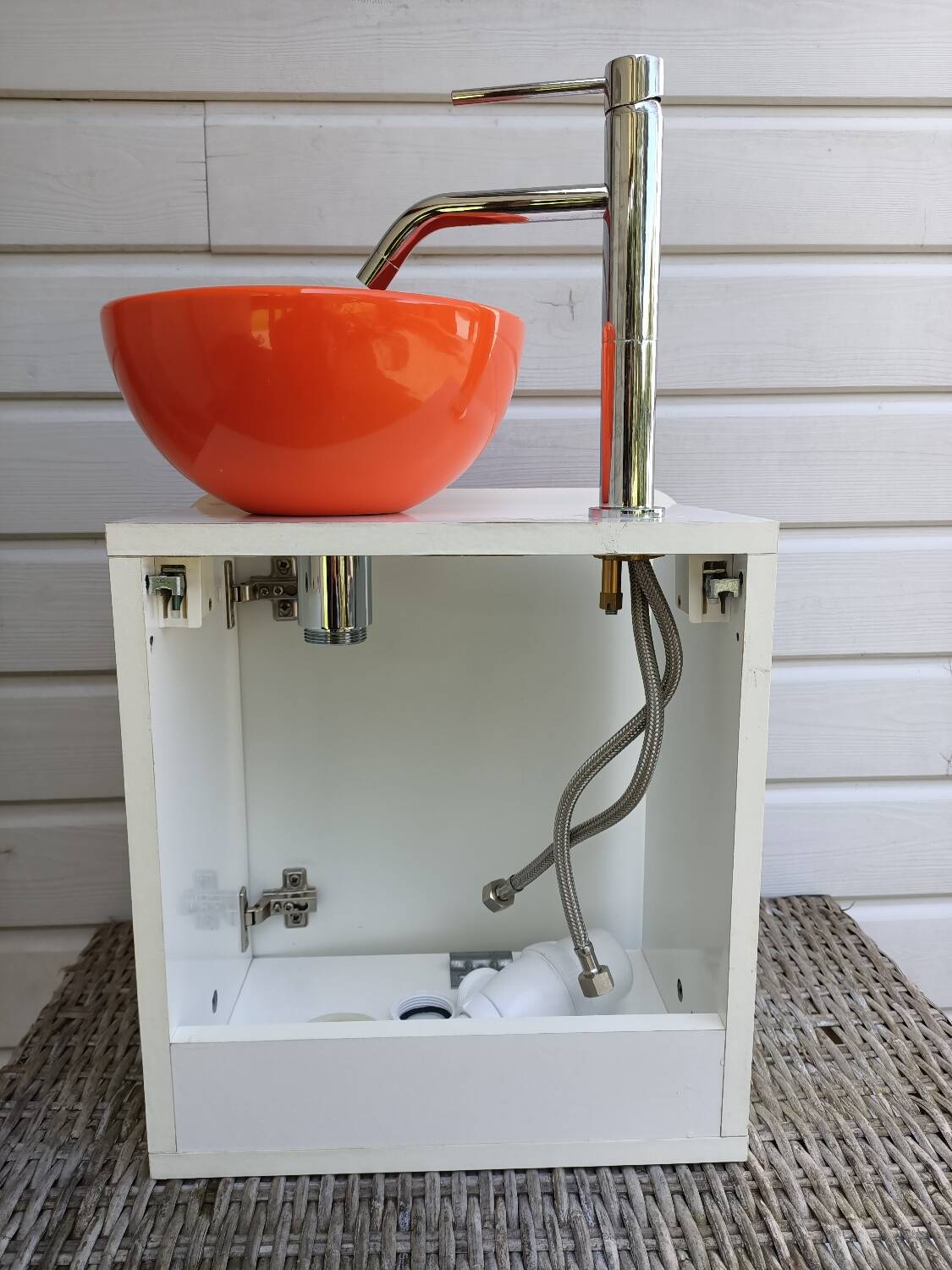 Bathroom furniture and its vintage basin
