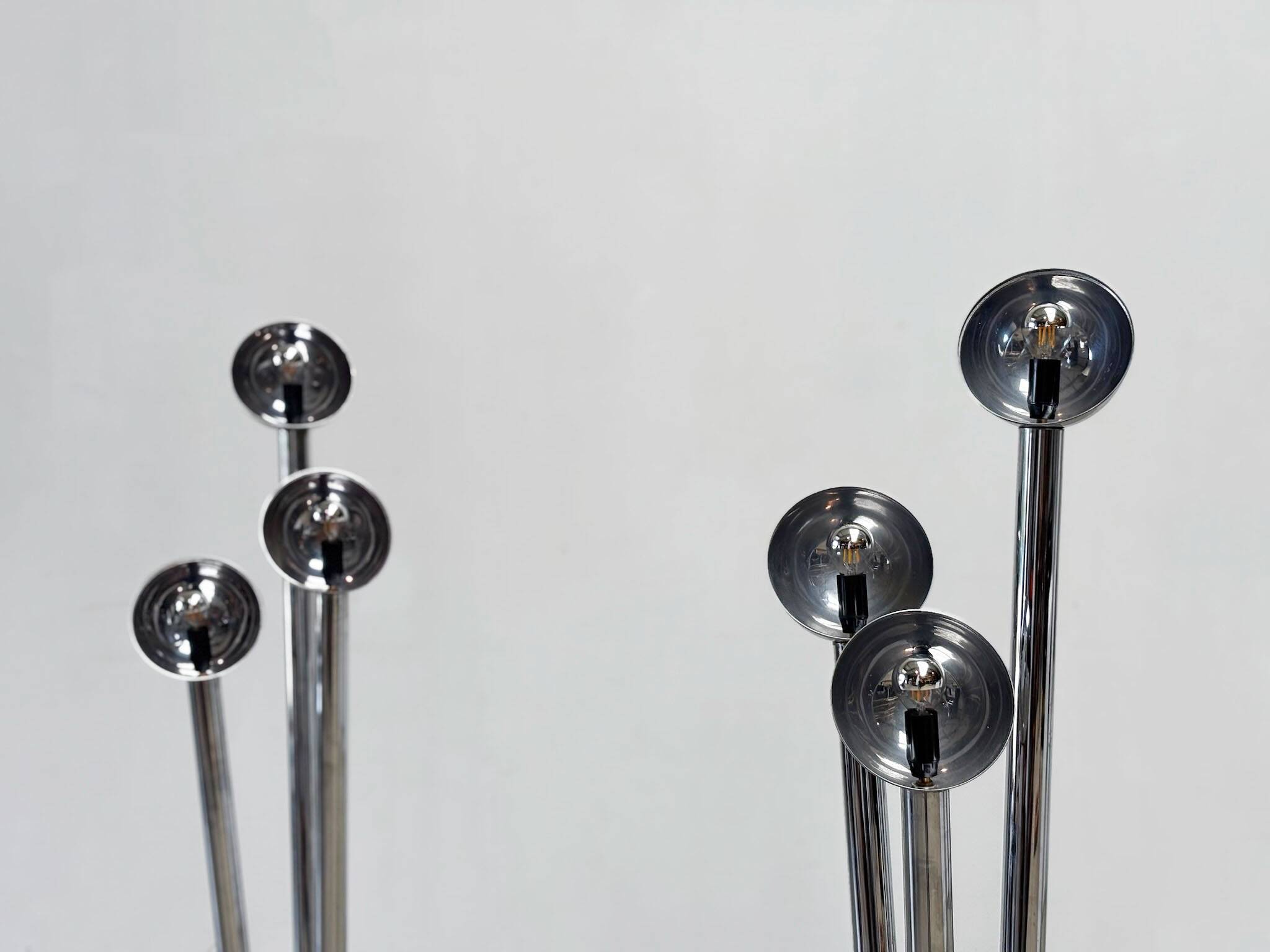 Paire de rares lampadaires chromés de Jules Dewaele