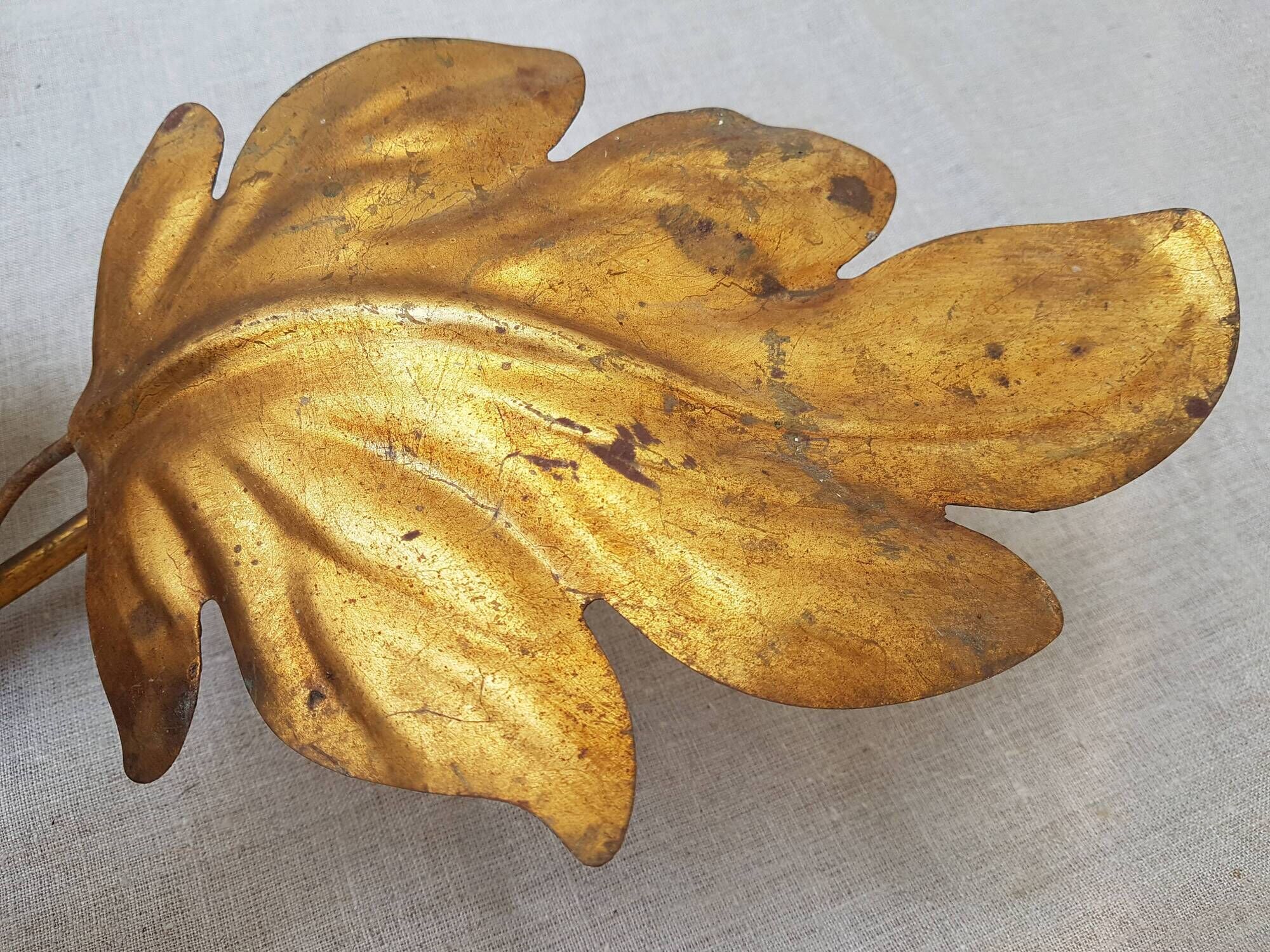 Paire d'appliques murales fleur feuillage en métal doré par Hans Kögl, 1970