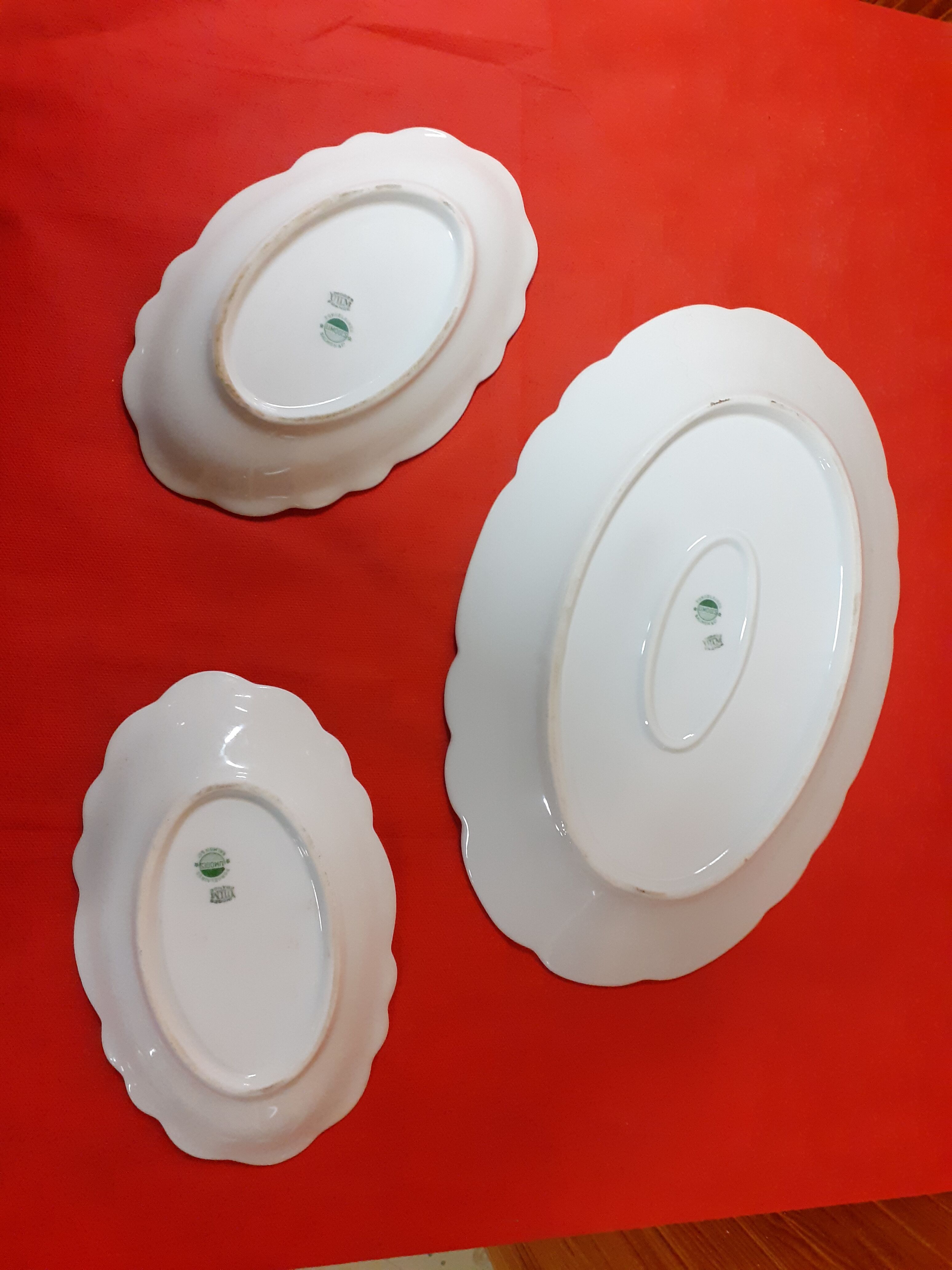 Oval dish and 2 raviers