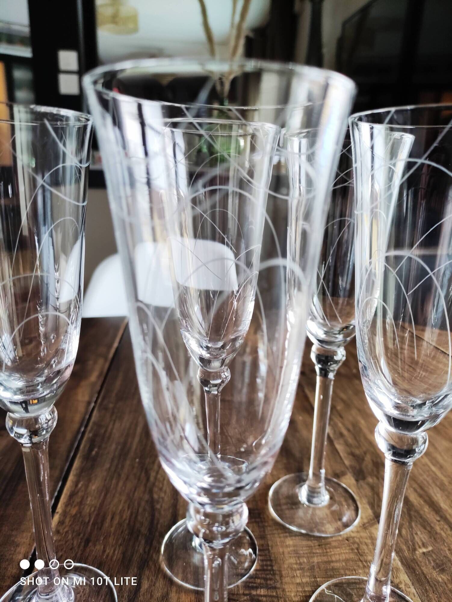 Set of 6 tulip-shaped champagne flutes in voluted glass