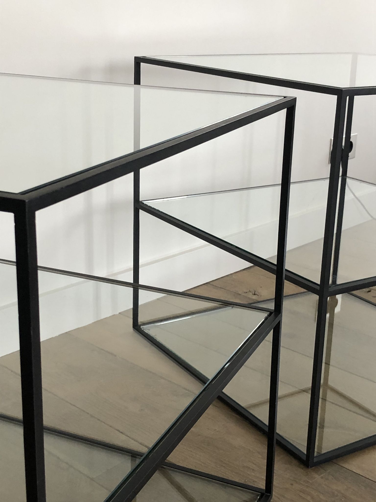 2 tables, black metal contemporary sofa pieces and glasses on 3 levels 60x60x60