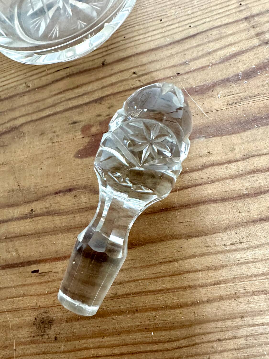 Small carafe and its chiseled glass stopper