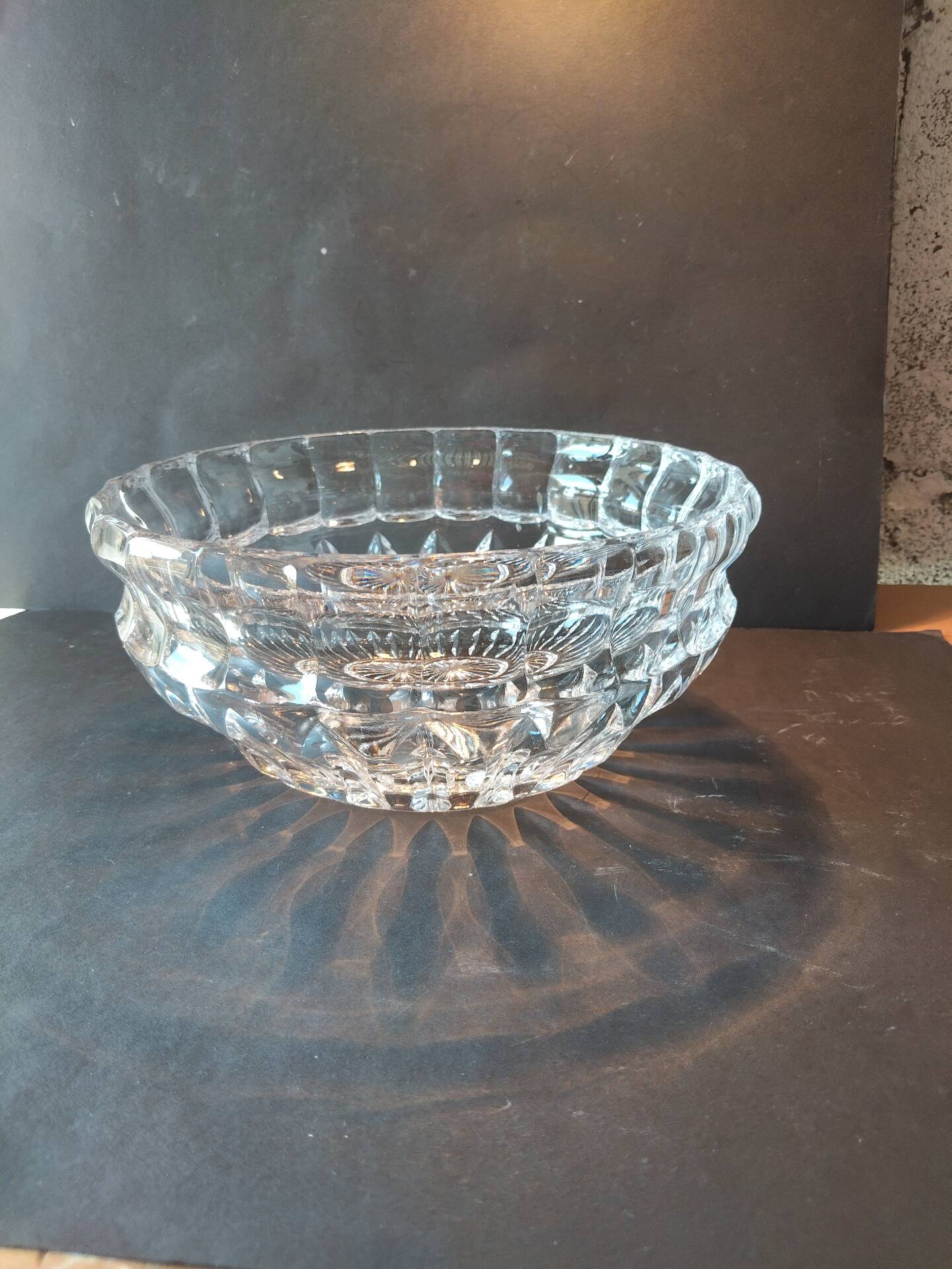 Vintage crystal bowl with radiant decoration, 20 cm