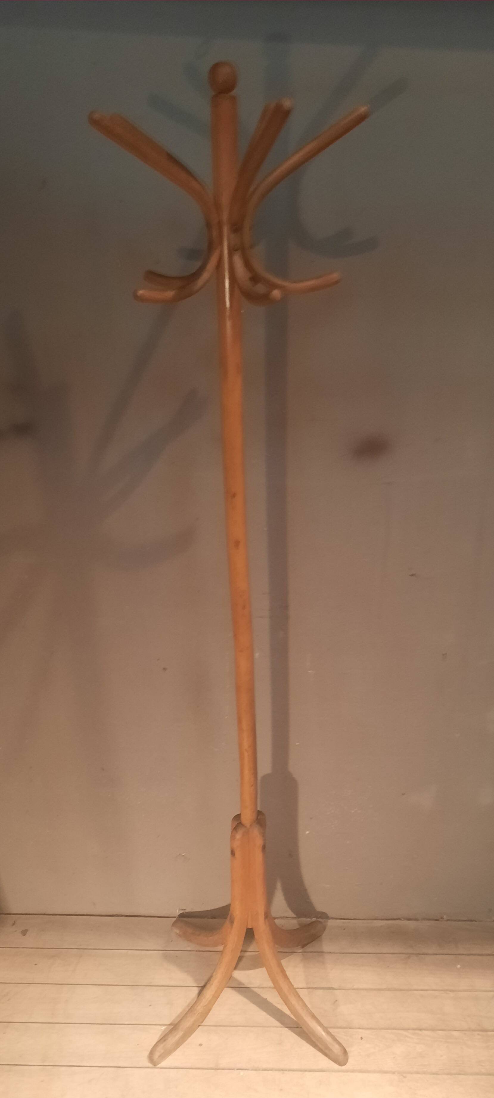 Porte-manteau sur pieds dit "perroquet" de Fischel