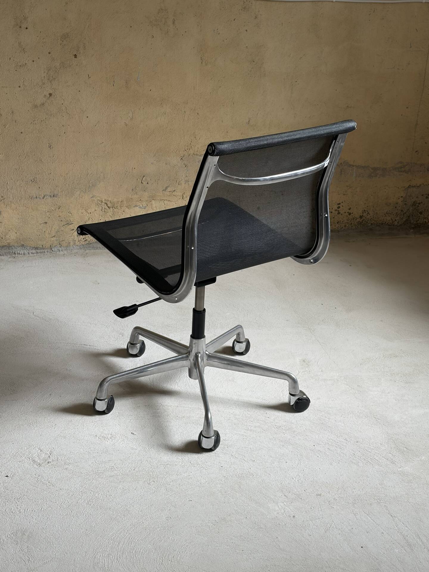 EA 106 chair by Charles and Ray Eames for ICF, 1980s
