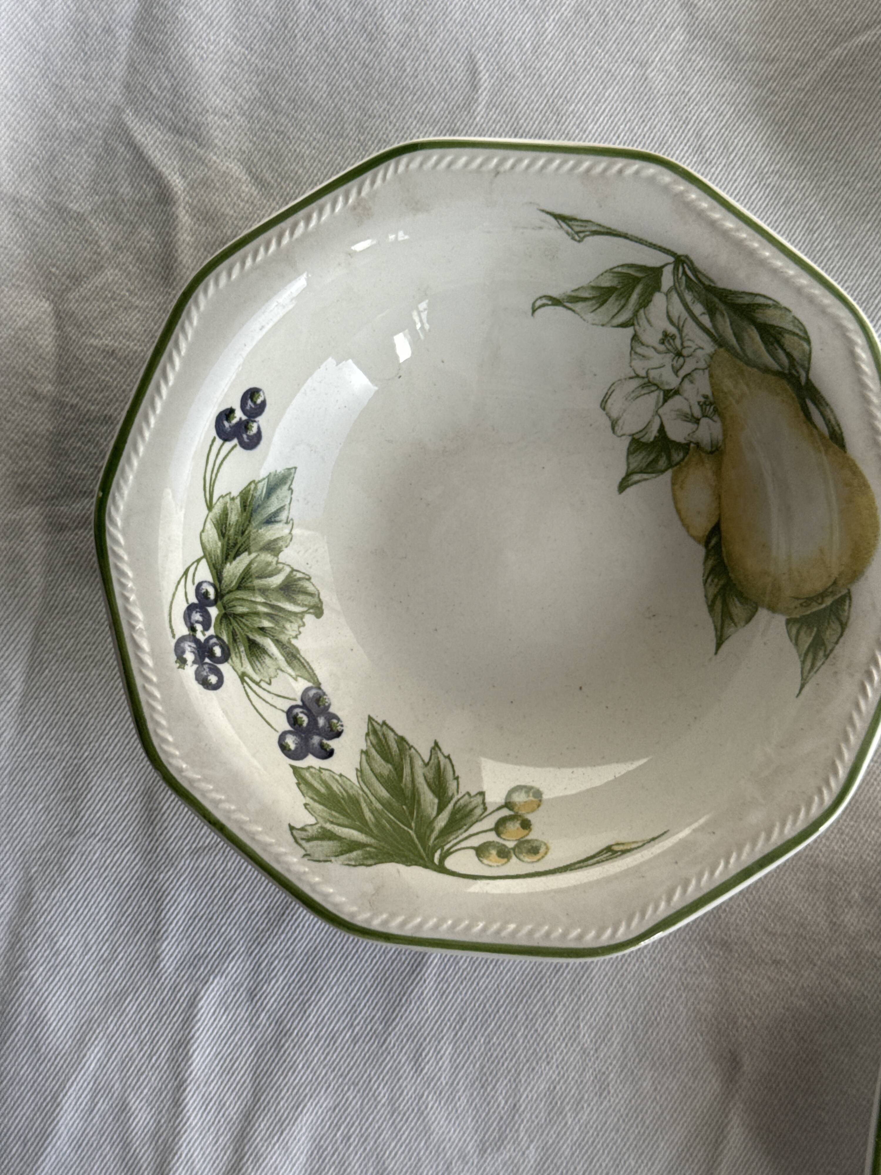 Set of 11 fruit-patterned bowls The Chartwell Collection England D17