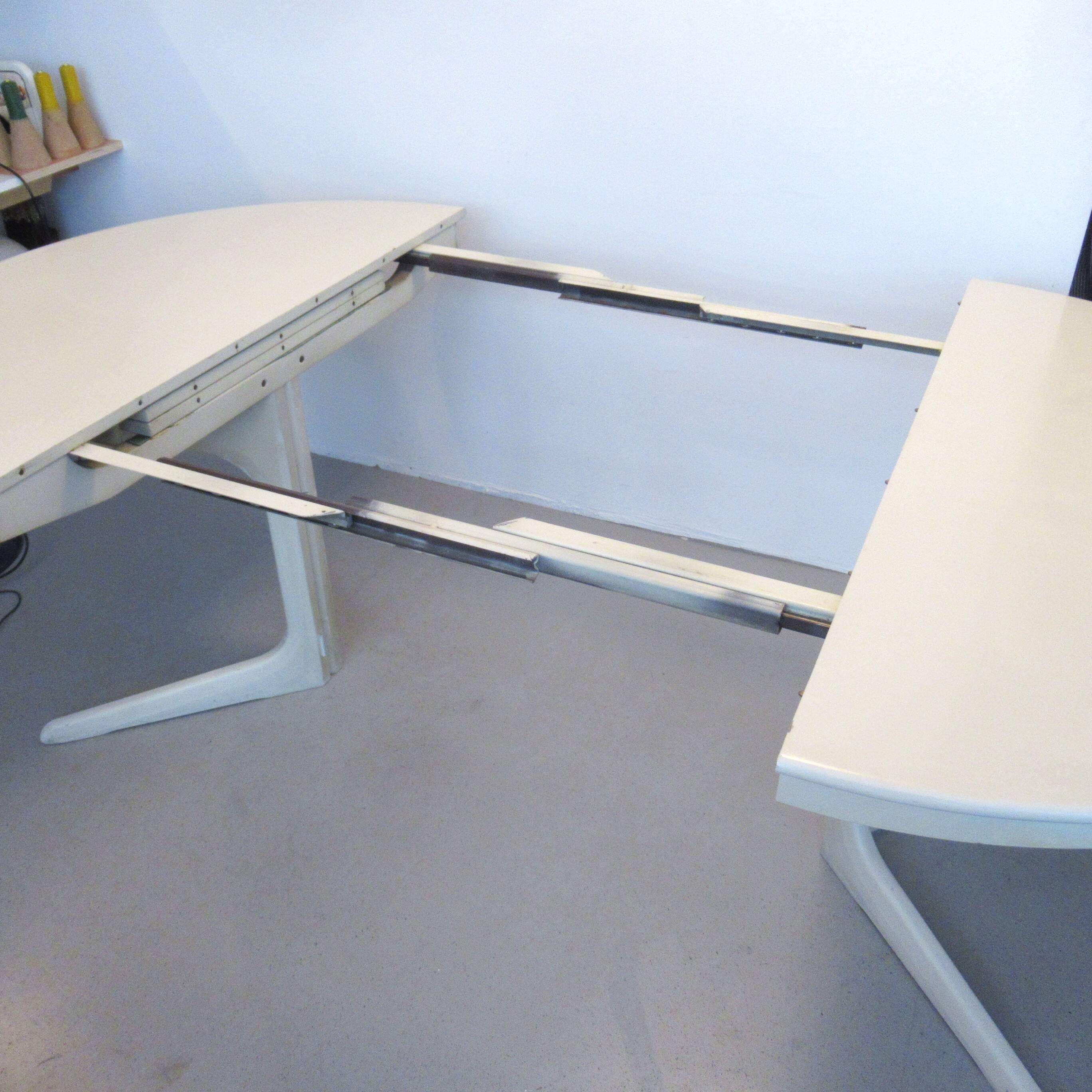 Extendable Danish dining room round table from the 1960s.