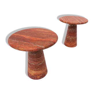 Paire de tables d’appoint italiennes contemporaines en travertin rouge