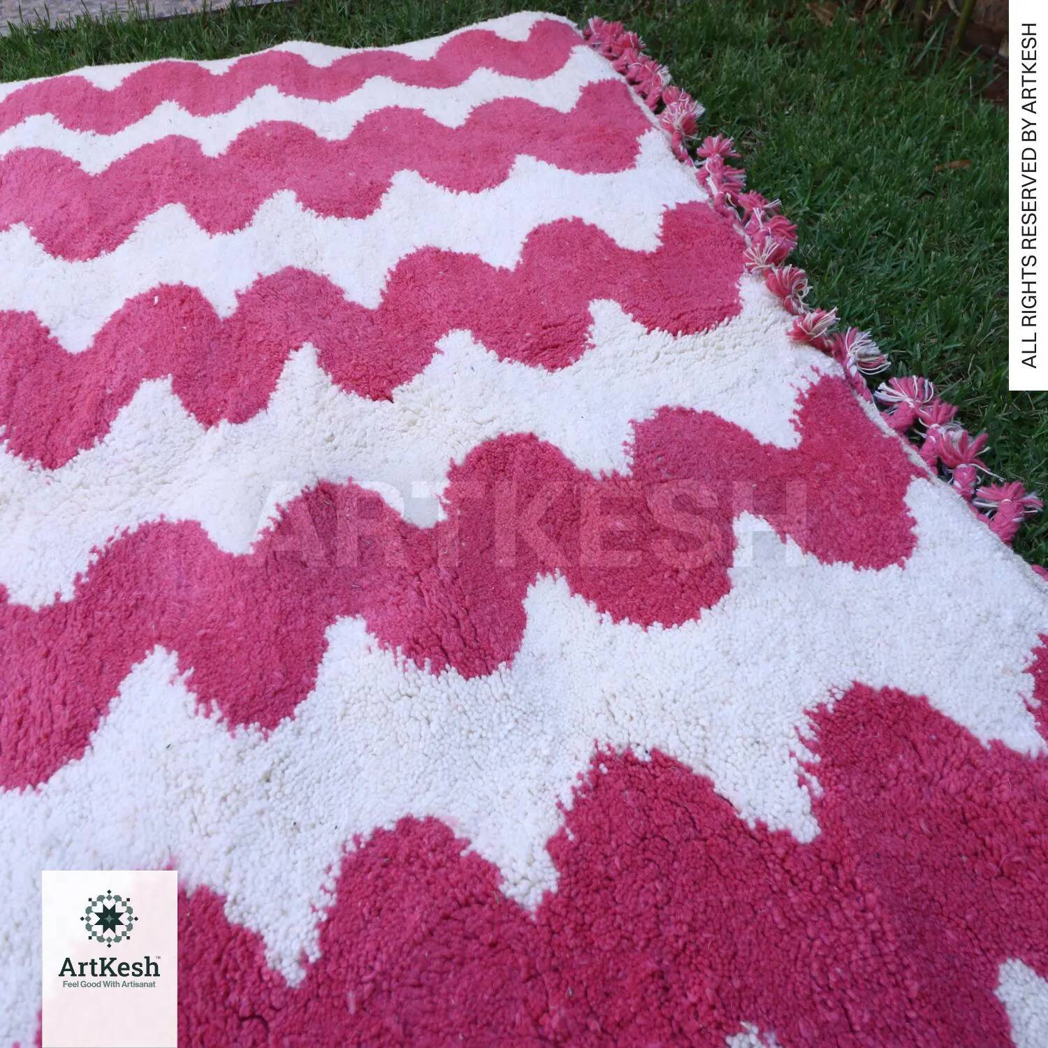Moroccan handwoven wool rug, 250x150 cm, traditional style.