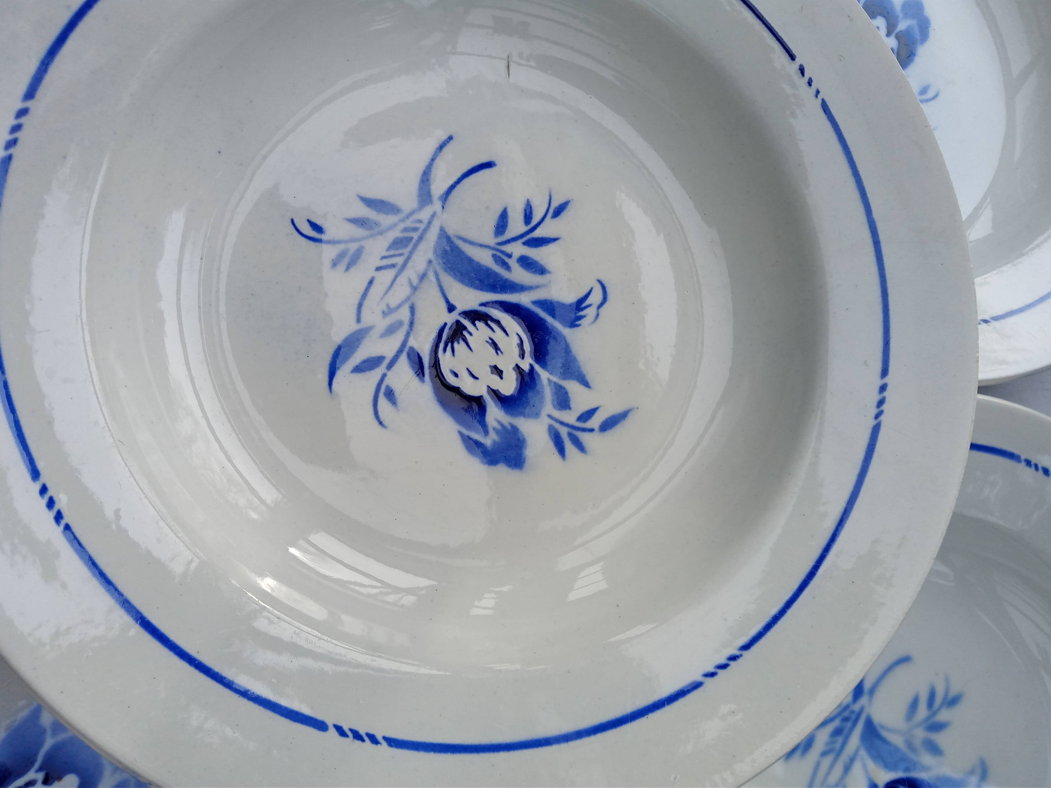 6 St Amand soup plates