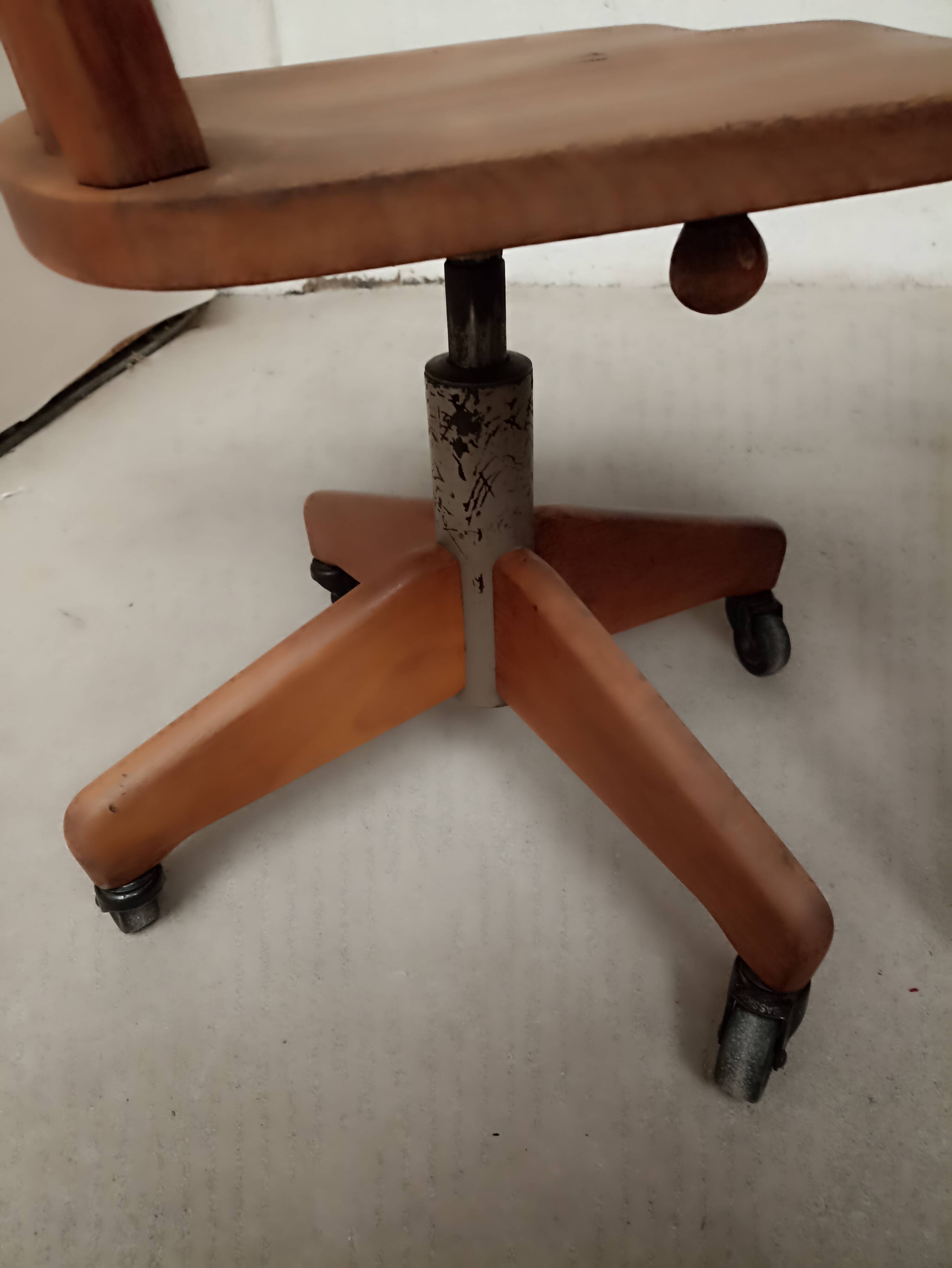 Vintage desk + chairs