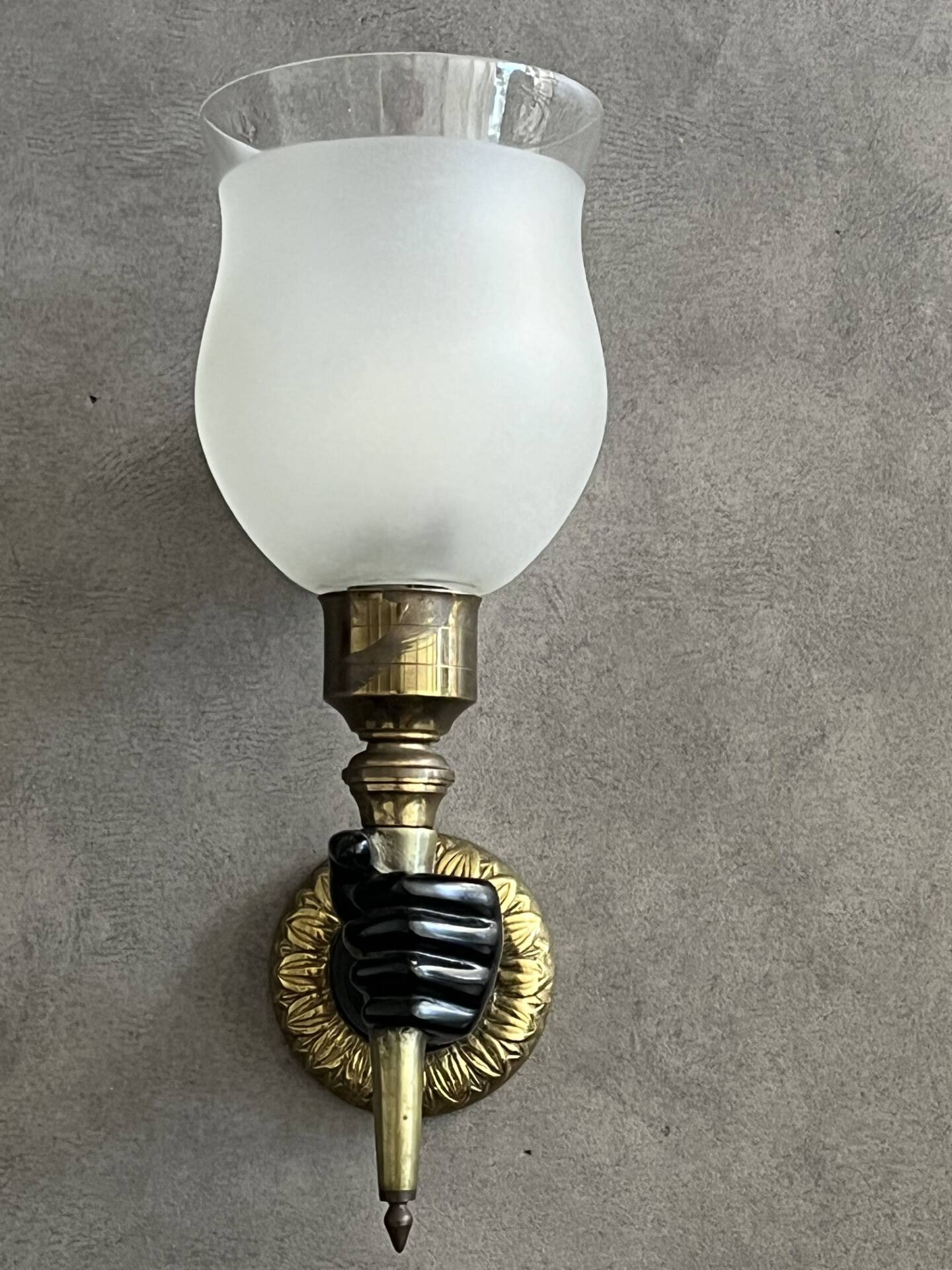 Applique années 40 en bronze doré et patiné noir Très bon état.