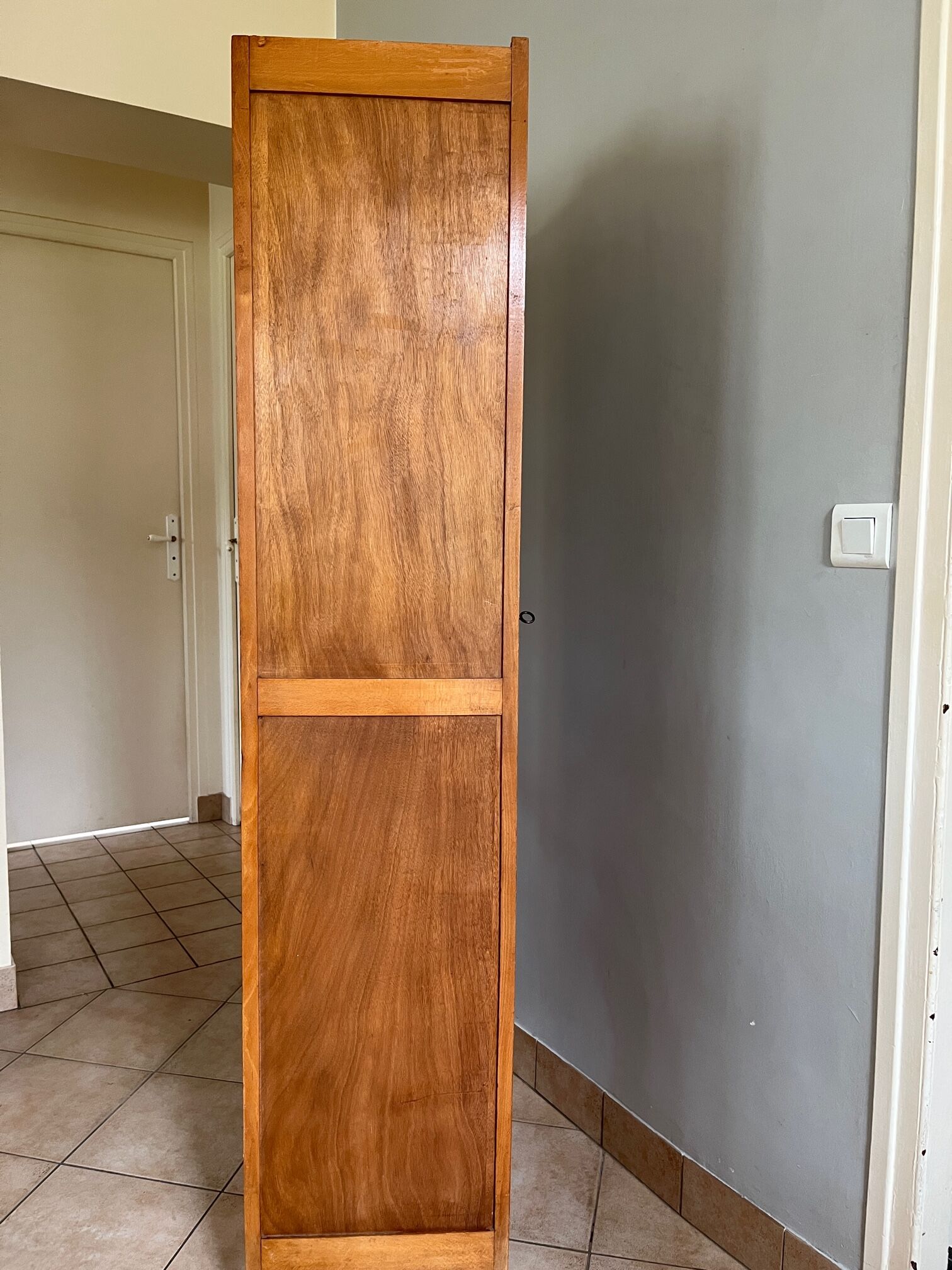 Parisian wardrobe vintage showcase