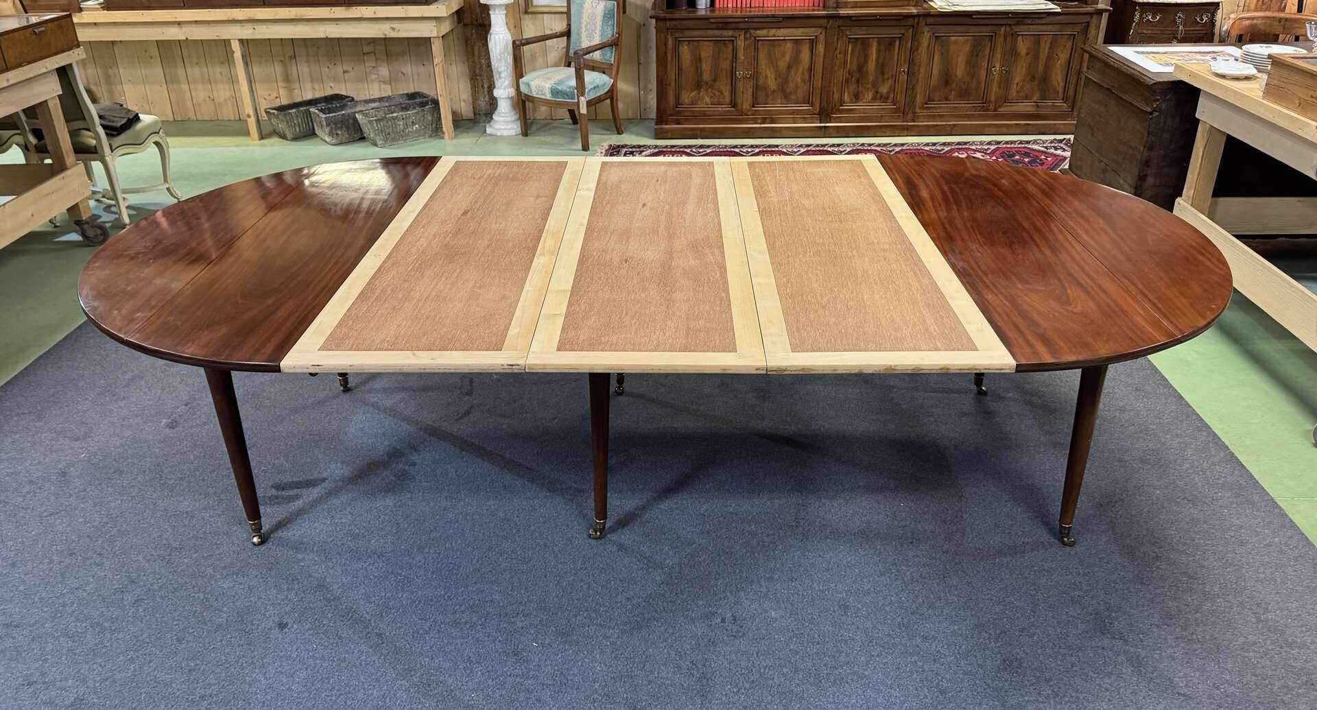 19th-century Louis XVI dining table in Cuban mahogany.