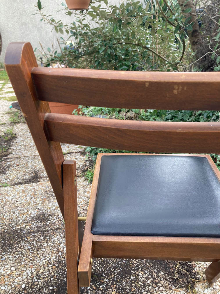 Set of 4 vintage folding chairs