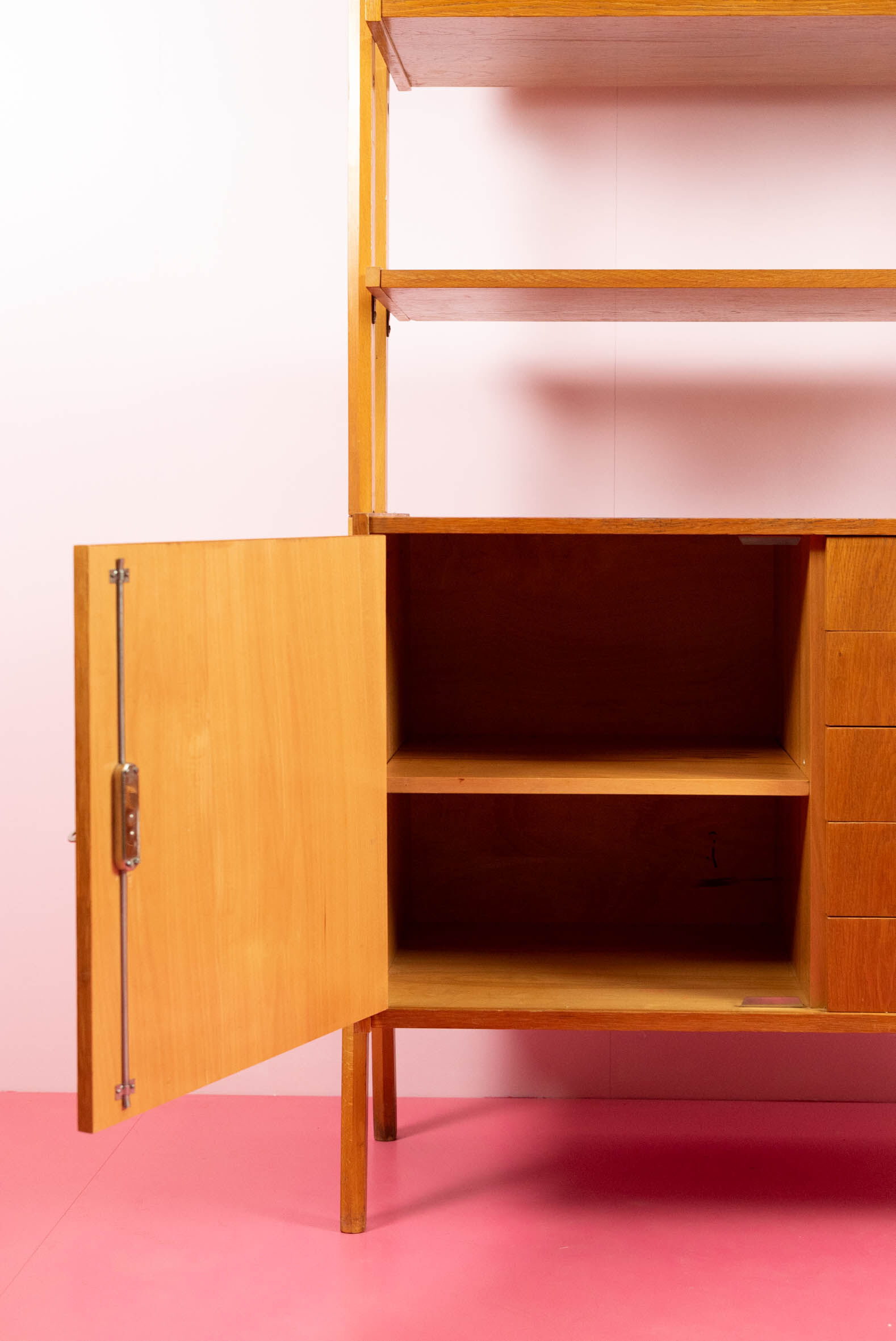 Vintage Mid Century wandkast door 'Jirak' voor 'Tatra'